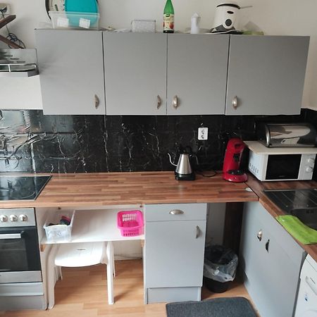 Zum Flughafen Apartment Düsseldorf Exterior foto
